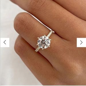 NWT Maxine size 6 gold ring